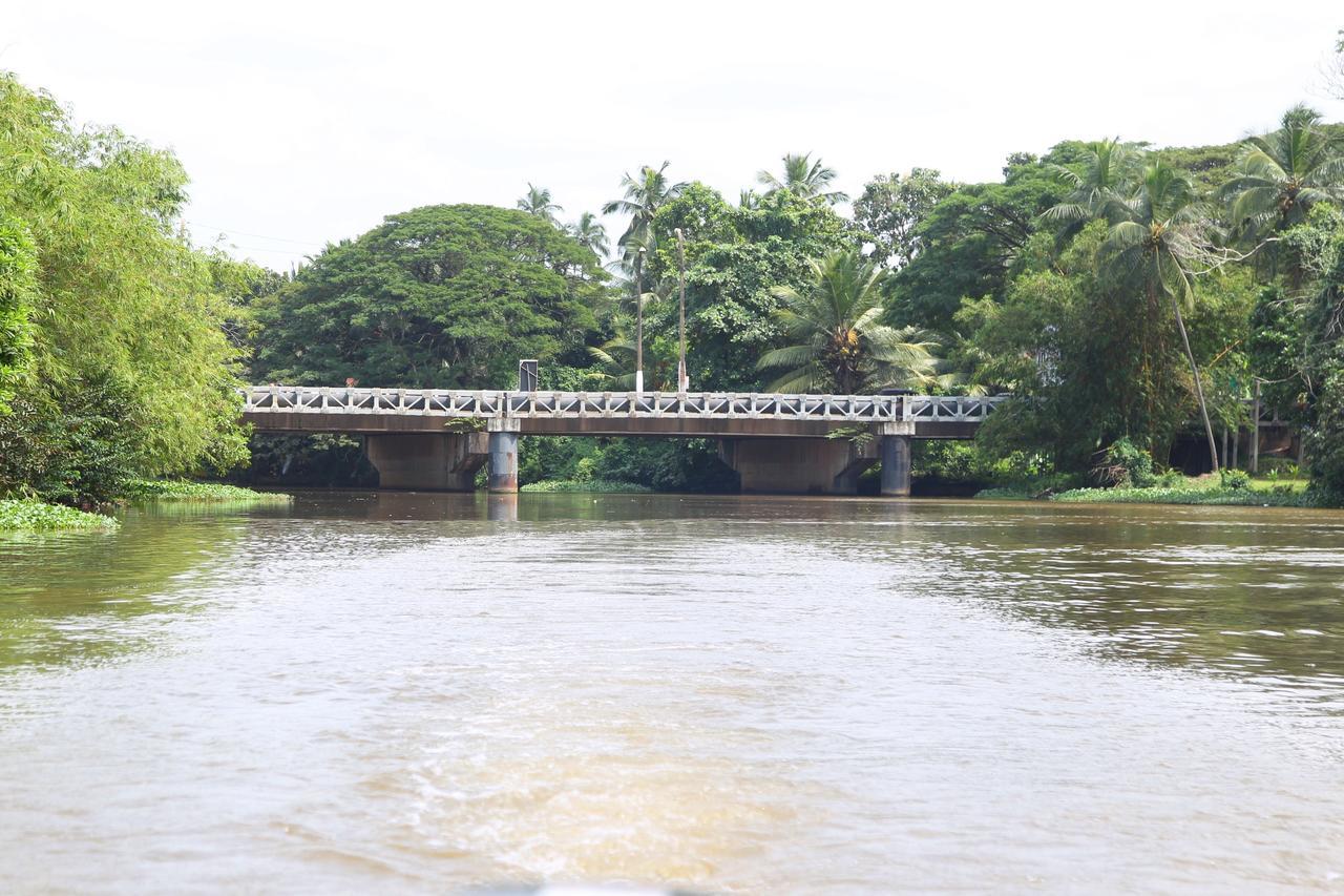 Riverside Hotel Katunayaka Exterior foto